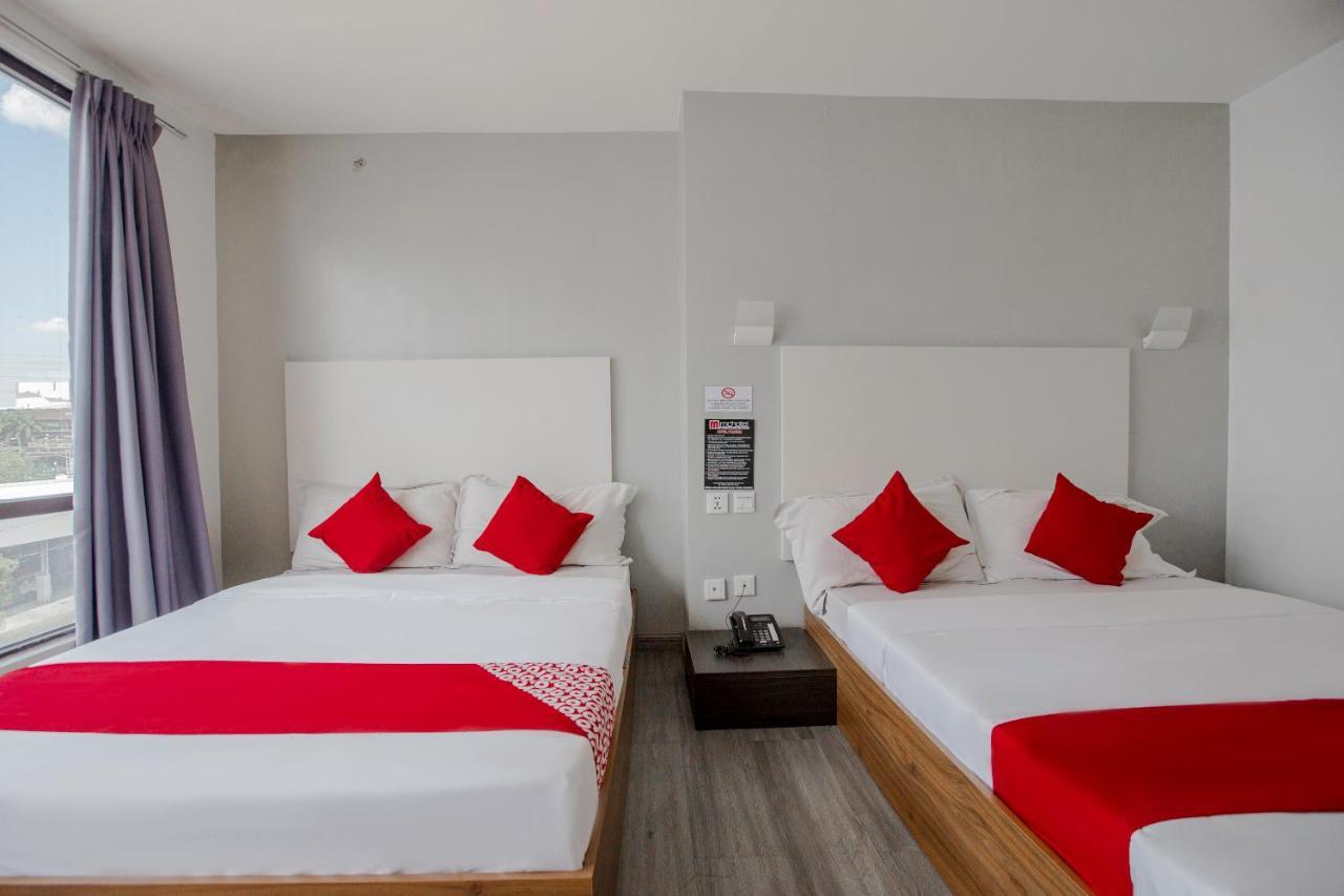 Oyo 666 Mc Hotel Fairview Quezon City Buitenkant foto