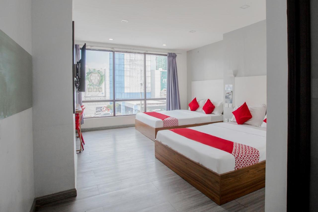 Oyo 666 Mc Hotel Fairview Quezon City Buitenkant foto