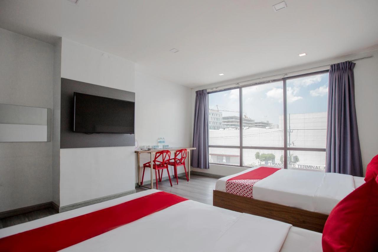 Oyo 666 Mc Hotel Fairview Quezon City Buitenkant foto