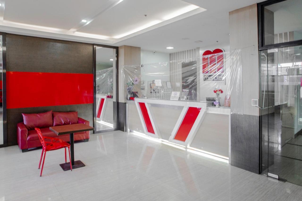 Oyo 666 Mc Hotel Fairview Quezon City Buitenkant foto