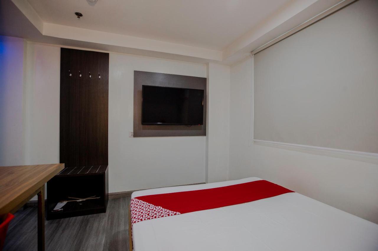 Oyo 666 Mc Hotel Fairview Quezon City Buitenkant foto