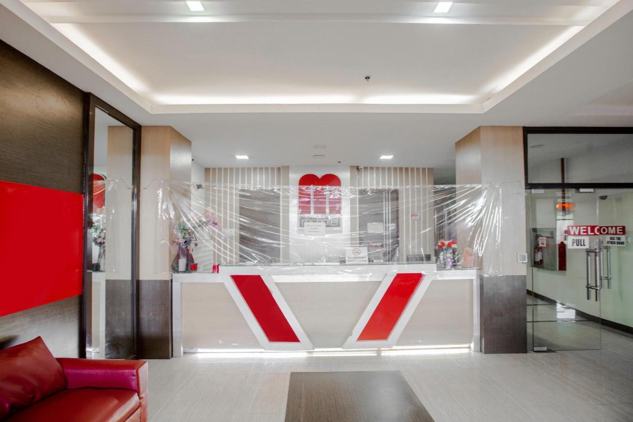 Oyo 666 Mc Hotel Fairview Quezon City Buitenkant foto